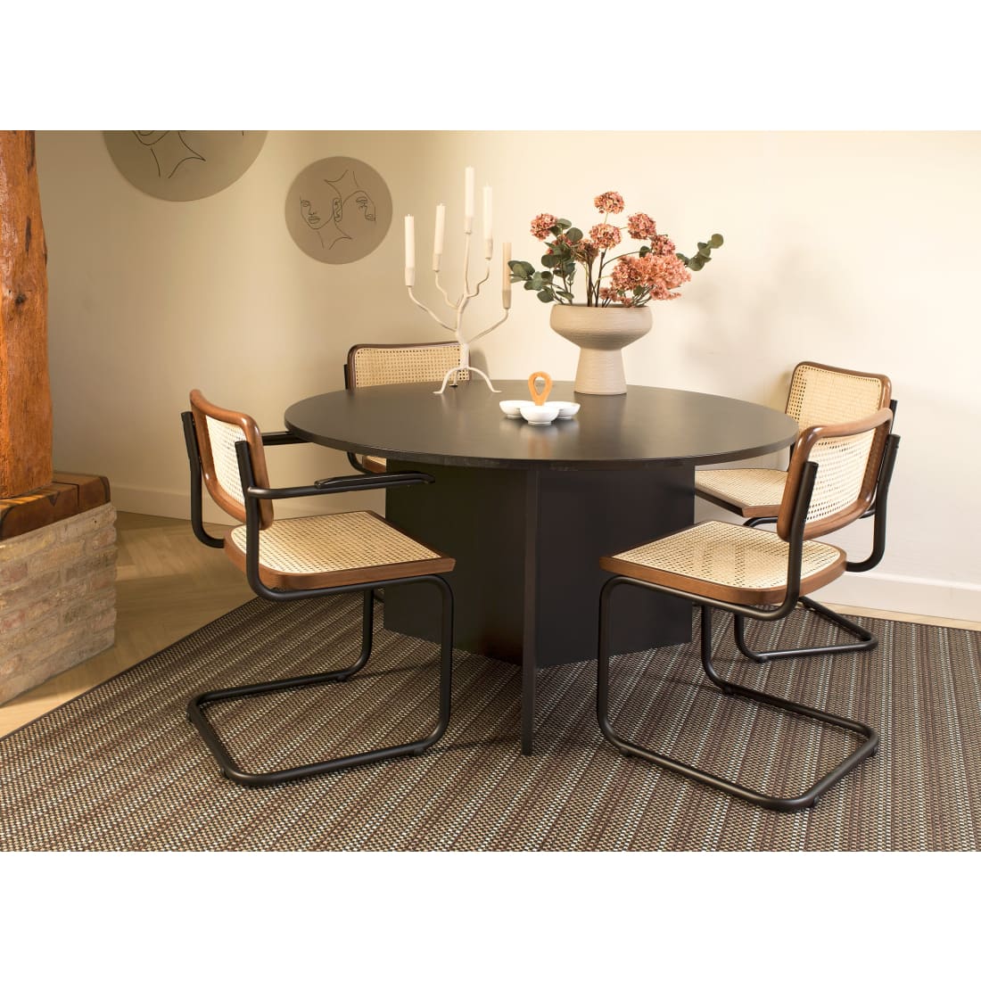 Sæt af 4 spisestole i rotandesign, sort, Bas